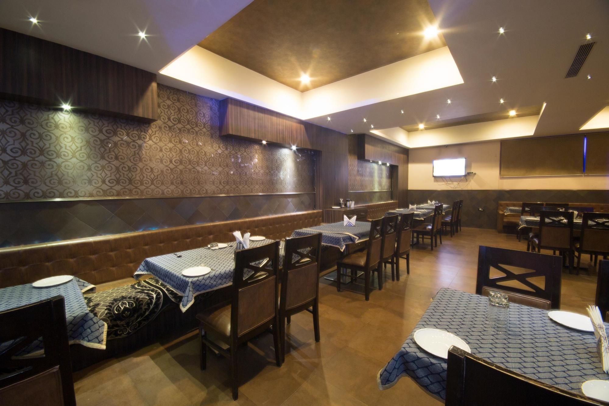 Oyo 1524 Hotel Vaani Continental Kanpur Exterior photo